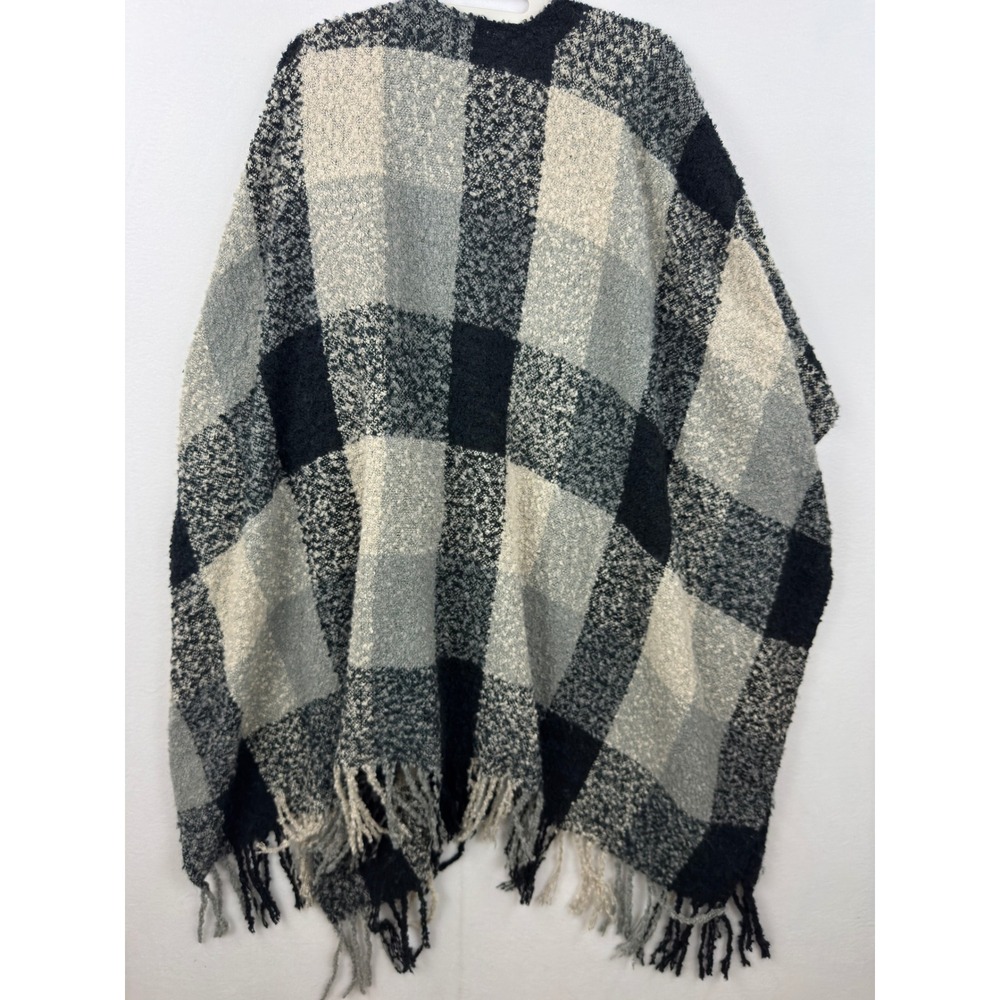 Woolrich Poncho Wrap Womens One Size Black Grey Buffalo Plaid Fringe Boucle Knit - Picture 4 of 7